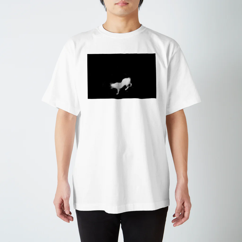 JURIの白猫 Regular Fit T-Shirt