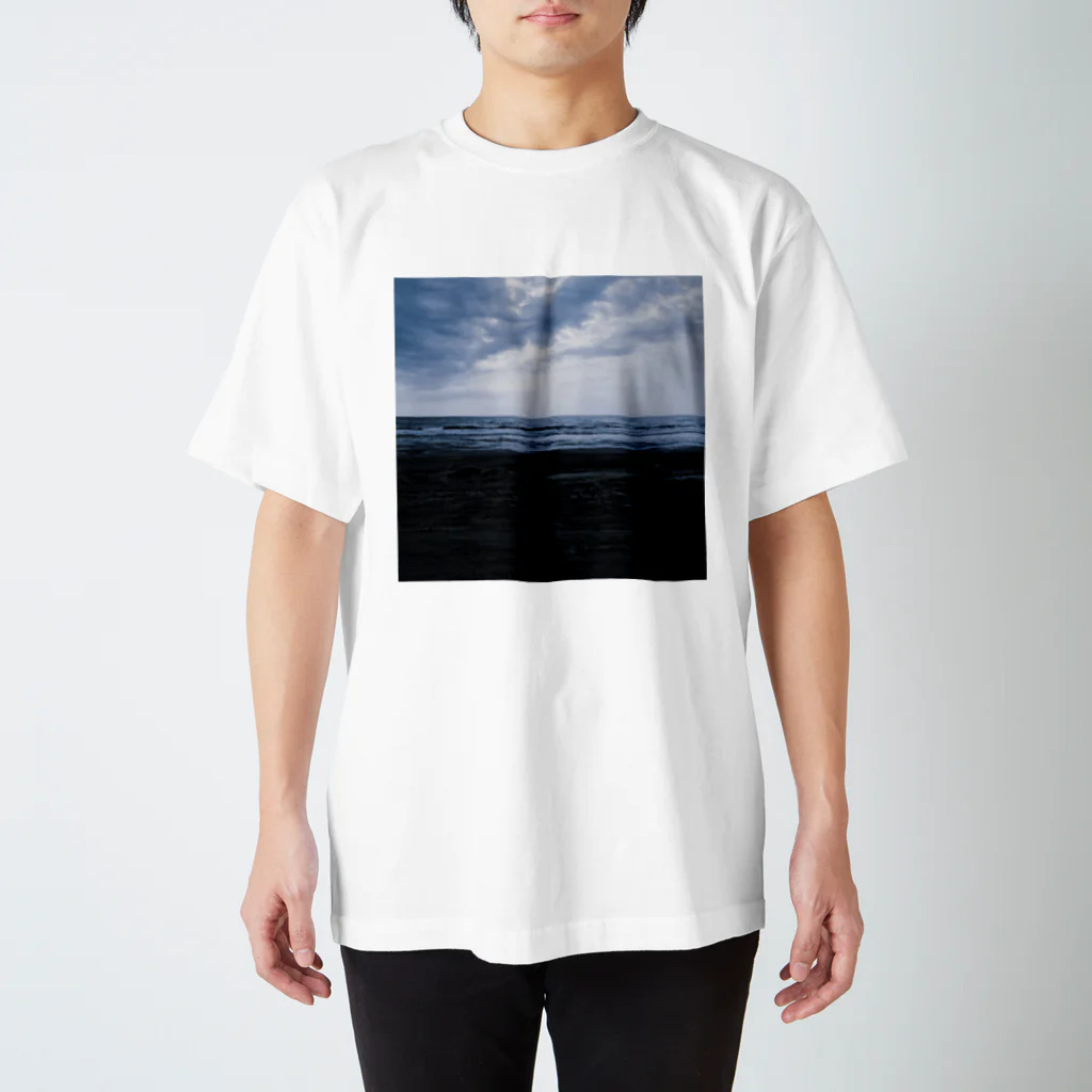 Seastripes official shopのヨコハマスイマーのデザイン Regular Fit T-Shirt