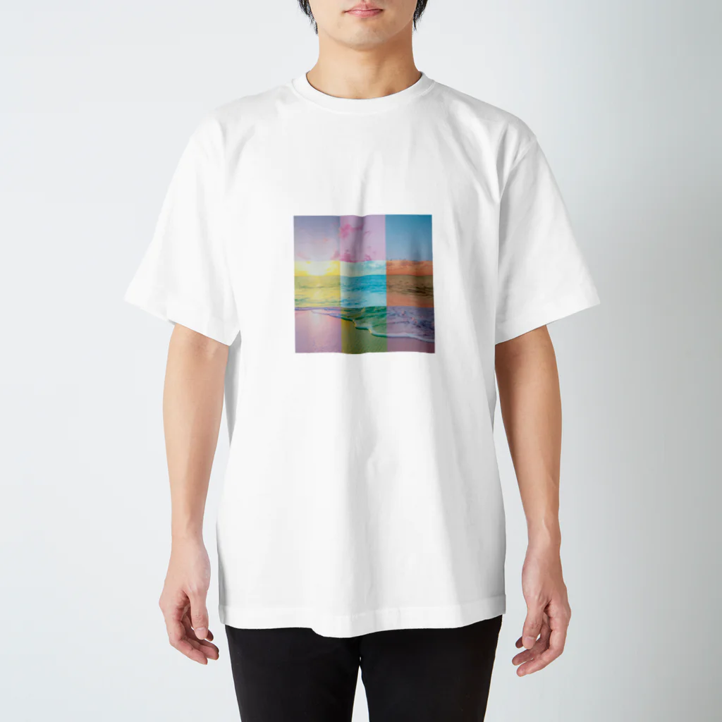 MARCHの浜辺のコラージュ Regular Fit T-Shirt