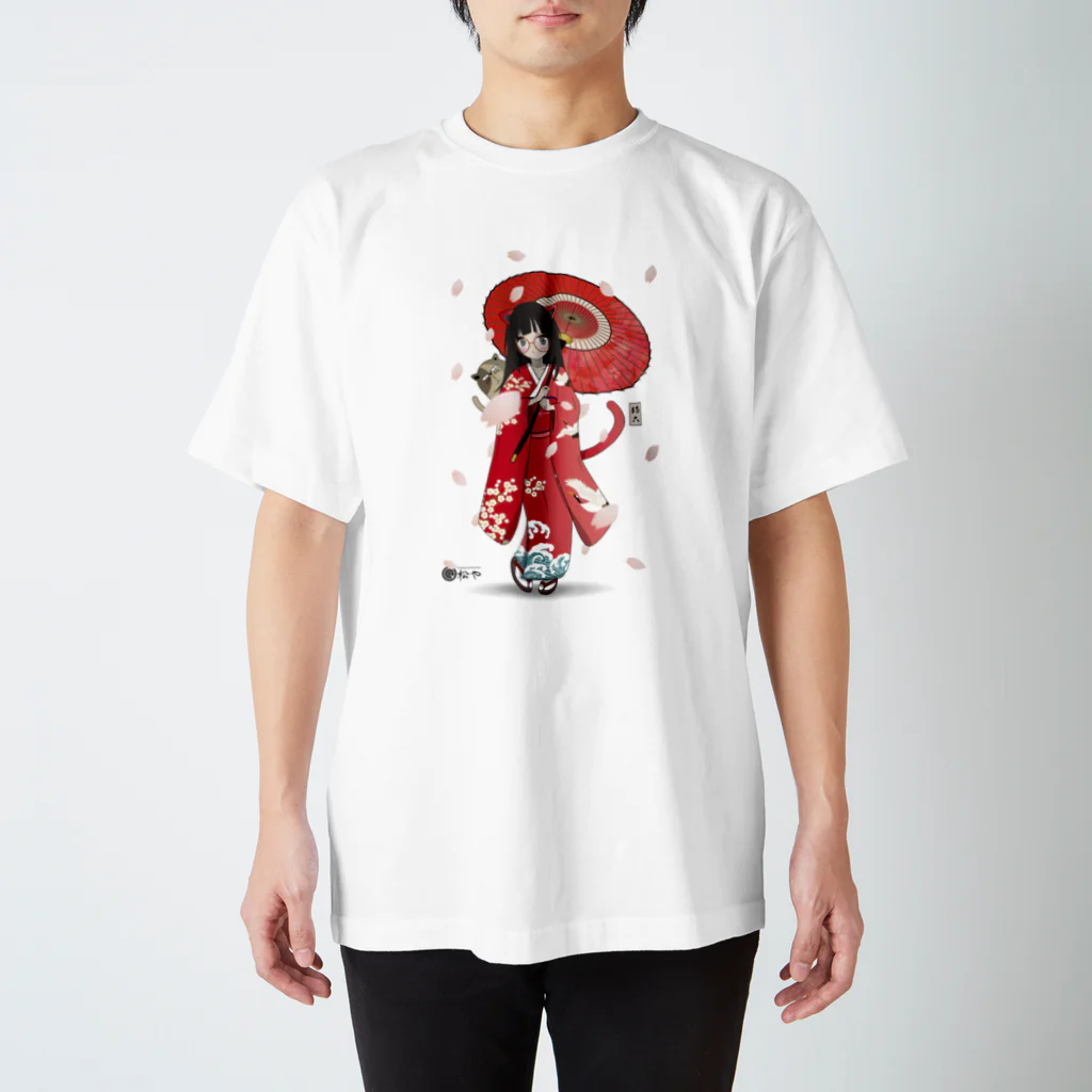 松や SUZURI店の桜吹雪と猫六 Regular Fit T-Shirt