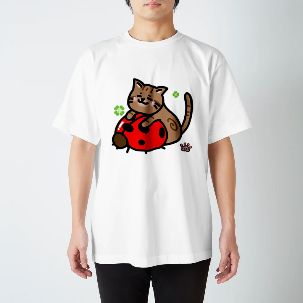 夜猫商店のてんとう虫と猫 スタンダードTシャツ