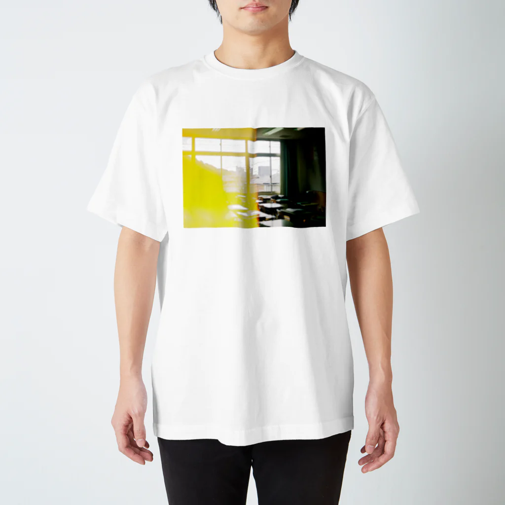 wa_d3300_の卒業式当日の教室 スタンダードTシャツ