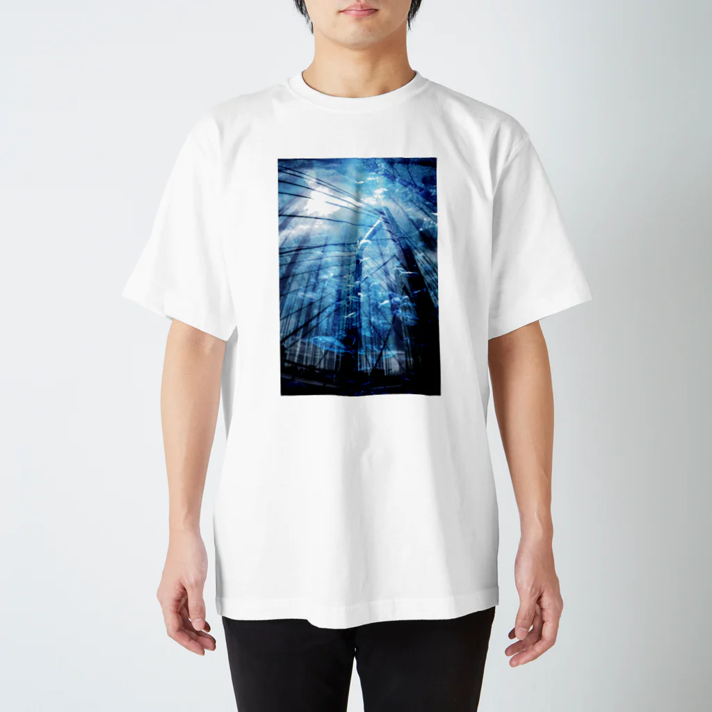 2641の海中世界　橋 Regular Fit T-Shirt