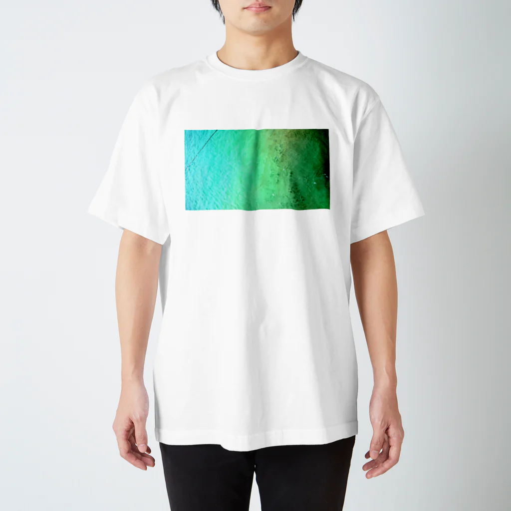 古春一生(Koharu Issey)のメロンソーダの海。(青緑) Regular Fit T-Shirt