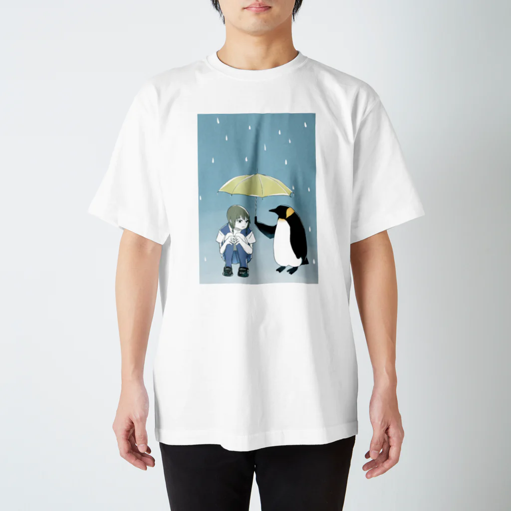 かとうみかん@ペンギンイラストの雨降りペンギン Regular Fit T-Shirt