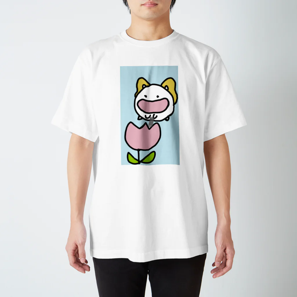 ダイナマイト87ねこ大商会のチューリップの中に酢昆布を入れるちょうちょねこです スタンダードTシャツ