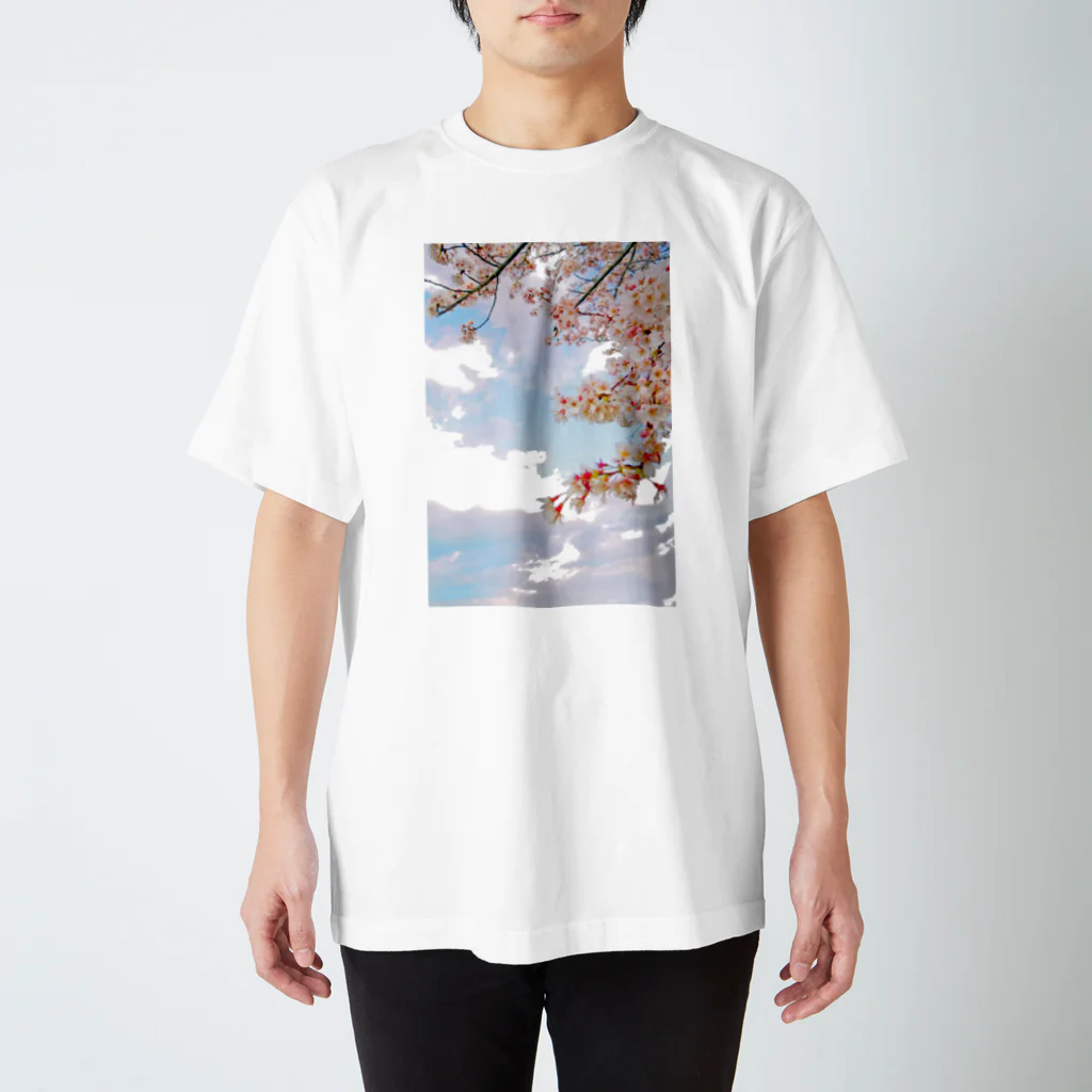 Tio Heartilの空と桜 Regular Fit T-Shirt