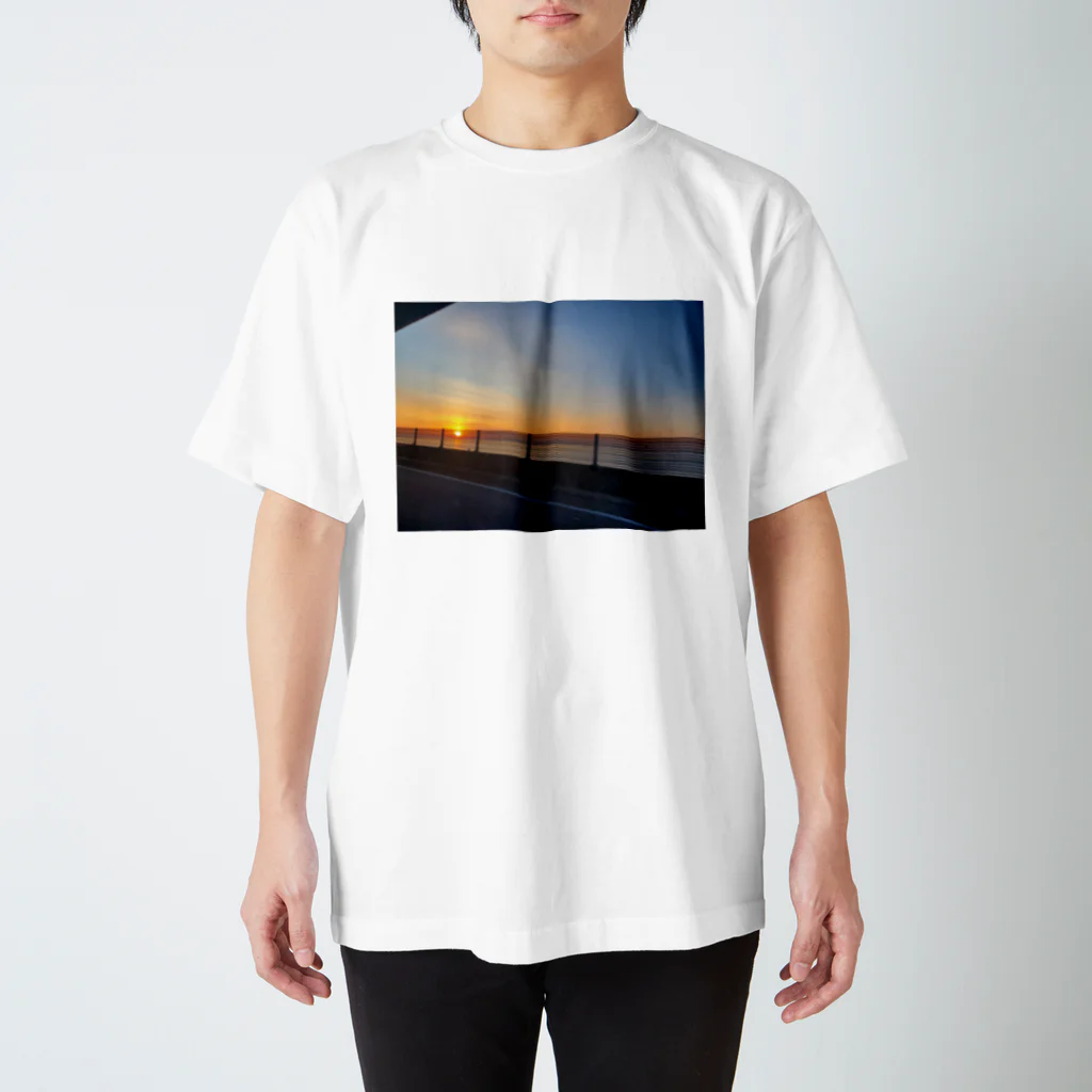 Heureuxの夕日Tシャツ スタンダードTシャツ