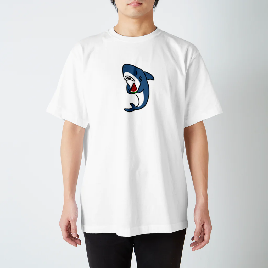 サメ わりとおもいのスイカを持つサメ Regular Fit T-Shirt