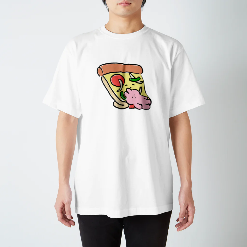 おかだひろみ の へんてこランドSHOPのピザ枕 Regular Fit T-Shirt