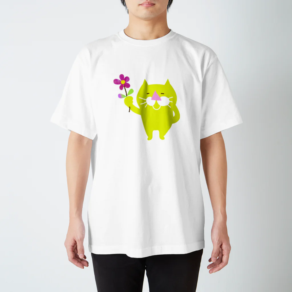 riteru1006の黄猫と一輪の花 スタンダードTシャツ