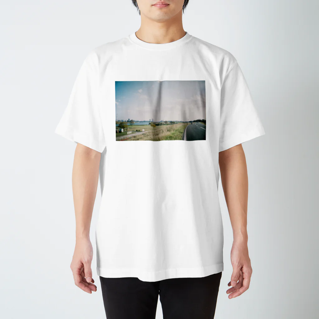 はち / きまぐれハチログのフィルム 河川敷 スタンダードTシャツ