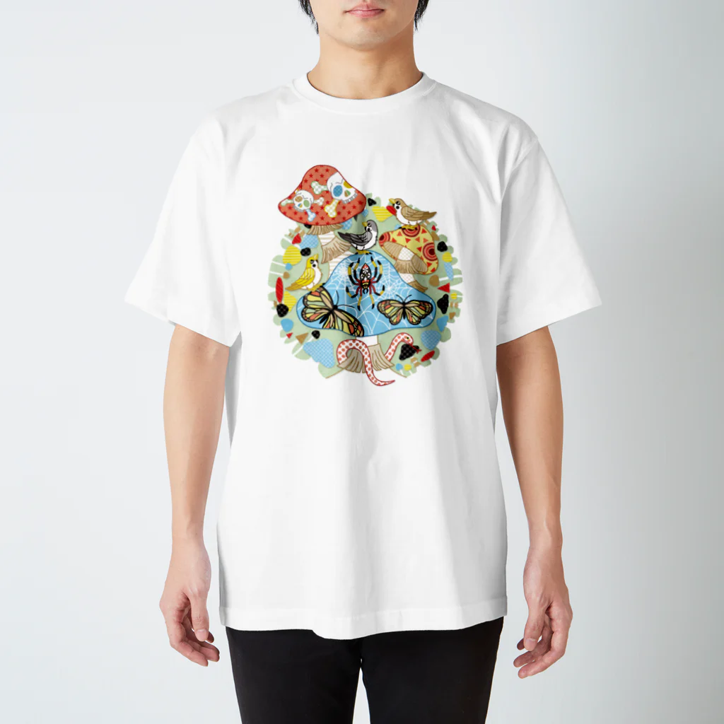 ねことりむし★CAT BIRD INSECTの毒茸と雀チュチュンがチュン Regular Fit T-Shirt