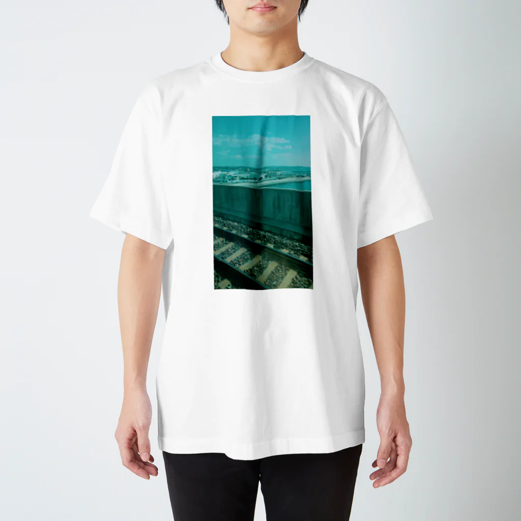 マケドニア腹筋選手権の海辺の鉄道 Regular Fit T-Shirt