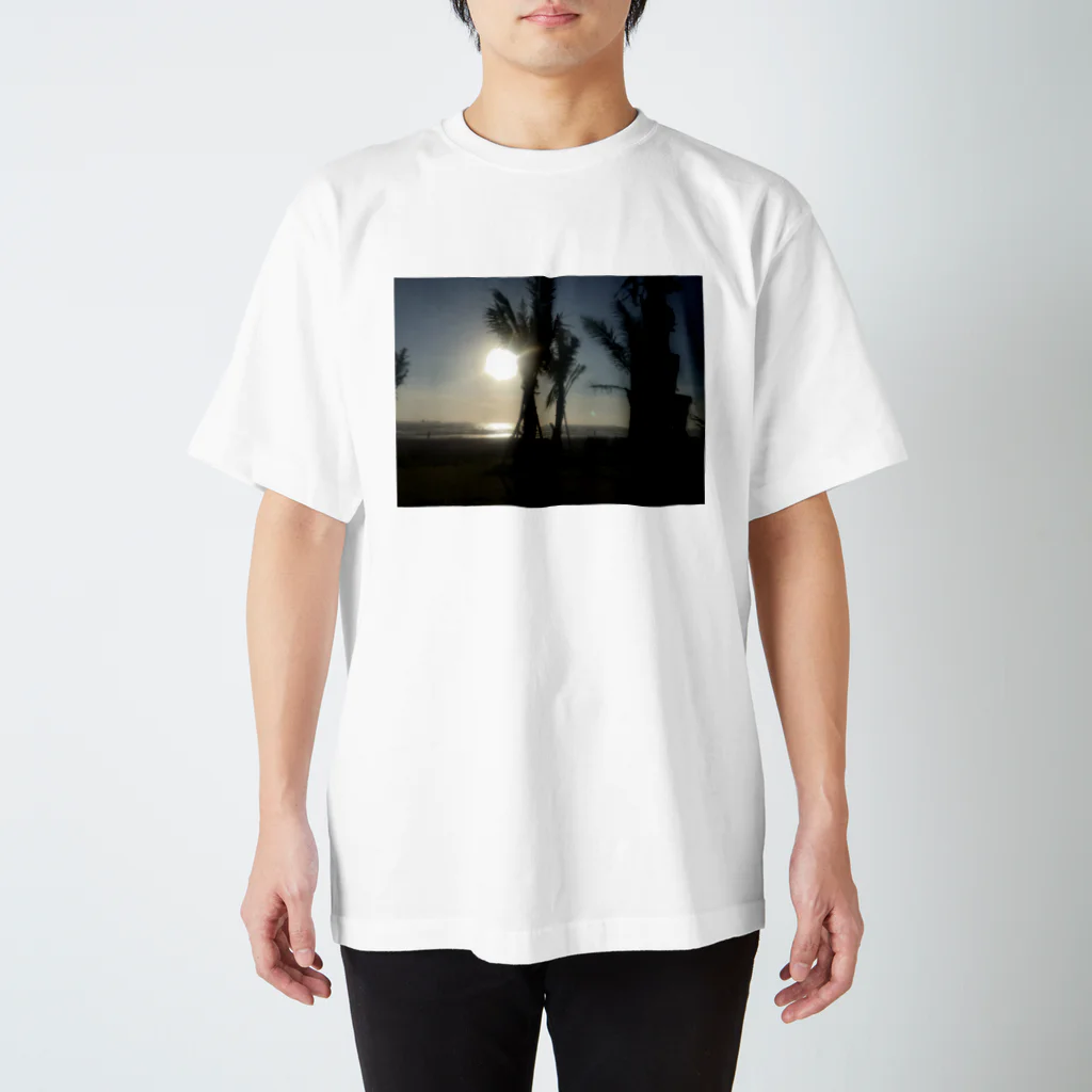 happy3のTAIWANの夕陽 Regular Fit T-Shirt