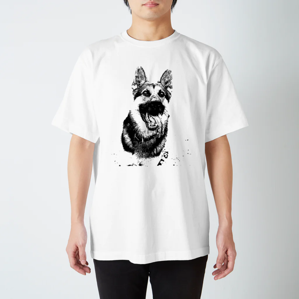 Human in the Forestの笑うシェパード Regular Fit T-Shirt