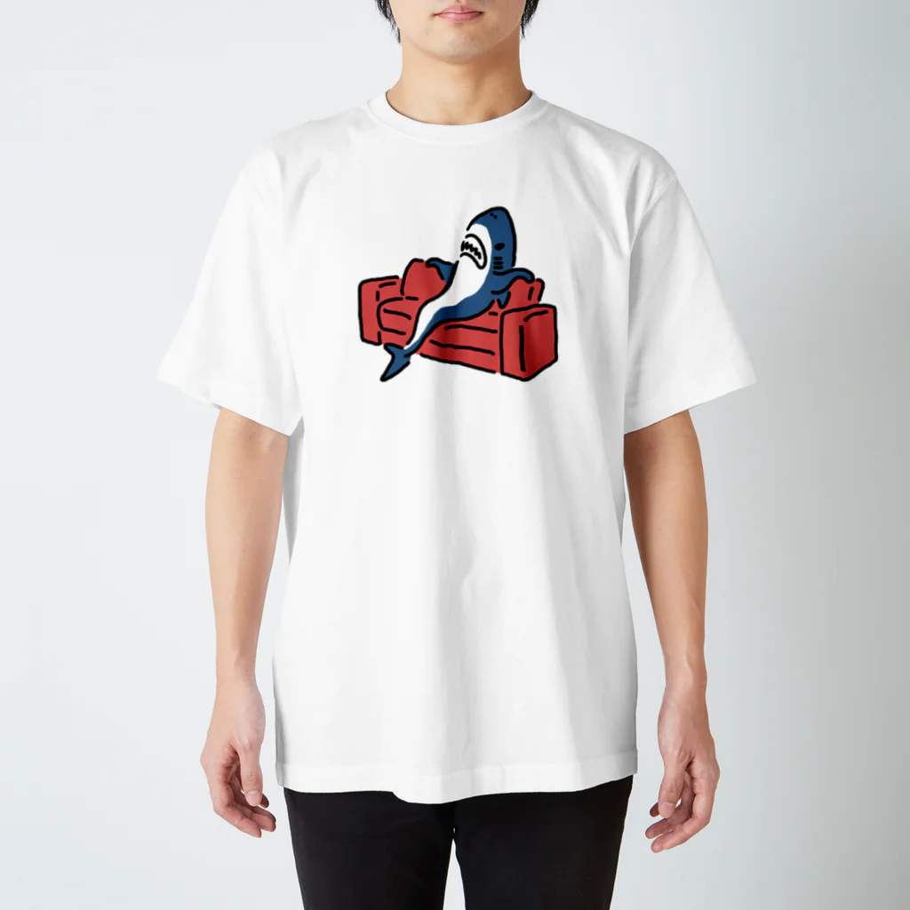 サメ わりとおもいの態度がデカいサメ Regular Fit T-Shirt