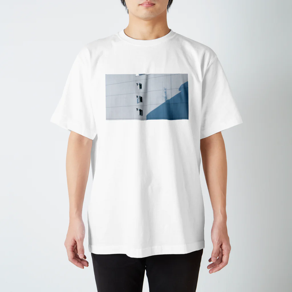 無観客展覧会『Keep clear of』　展覧会グッズのビルの影 スタンダードTシャツ