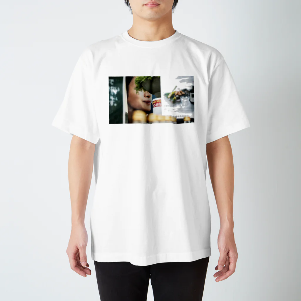 無観客展覧会『Keep clear of』　展覧会グッズの売場 スタンダードTシャツ