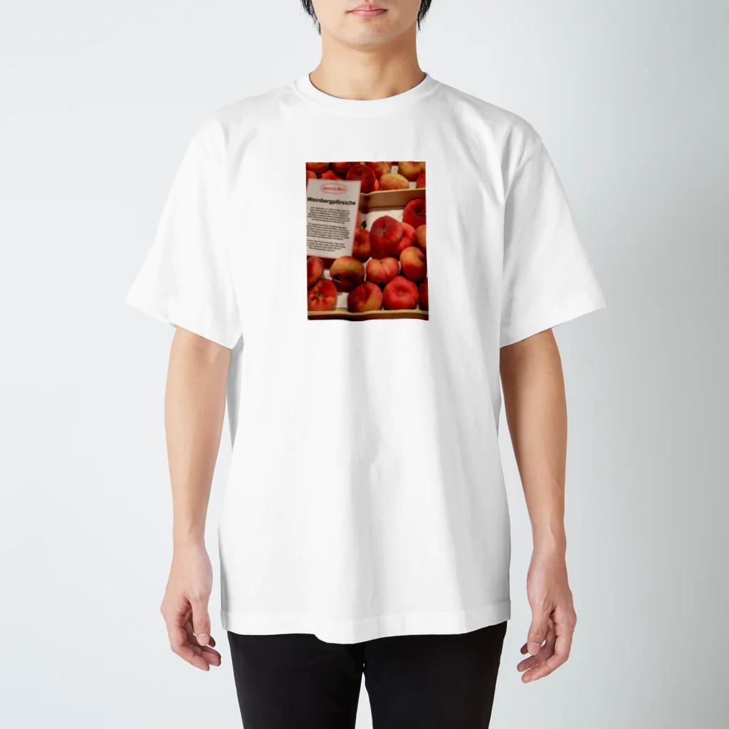 彩erのワイン畑の桃 Regular Fit T-Shirt