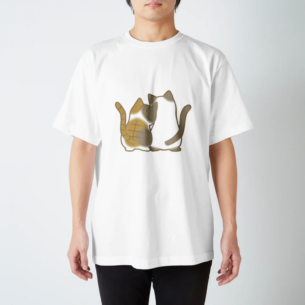 かわいいもののおみせ　いそぎんちゃくの仲良し猫の背中　縞三毛&ポインテッド Regular Fit T-Shirt