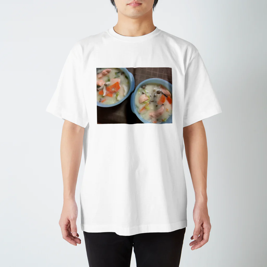 coronblanの鮭のクリームシチュー Regular Fit T-Shirt