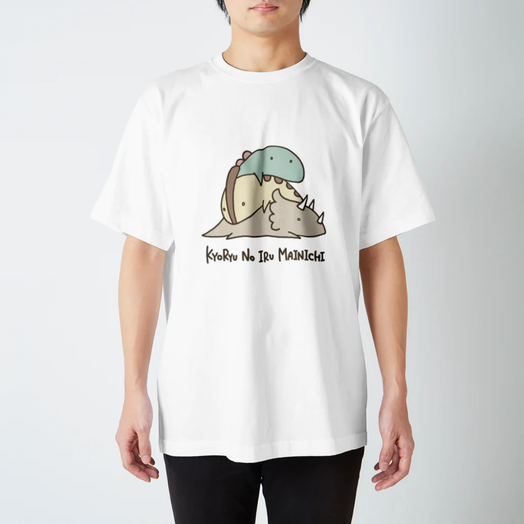 K.Sasara 公式キャラクターショップの恐竜のいる毎日（おつかれさま） Regular Fit T-Shirt