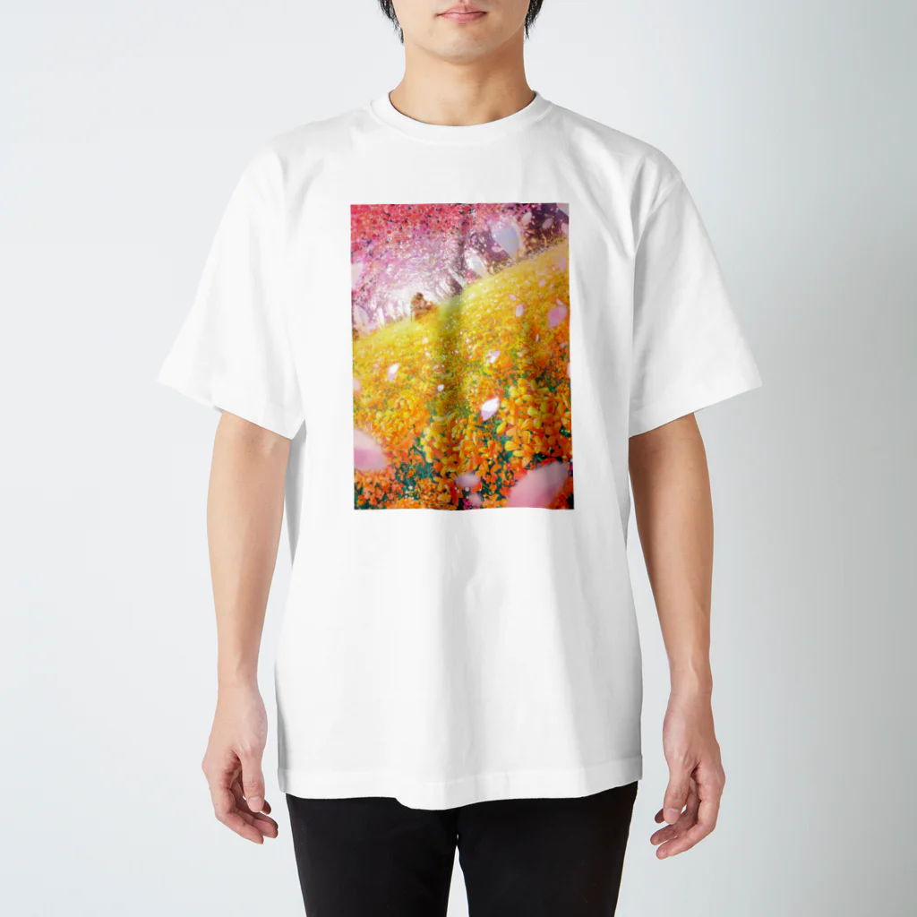 ゆたかテル / ミズナベの桜花散る黄金の奈の花畑 スタンダードTシャツ