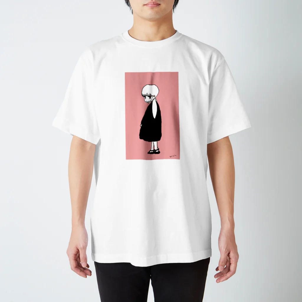 友人くんのたまに外に出る スタンダードTシャツ