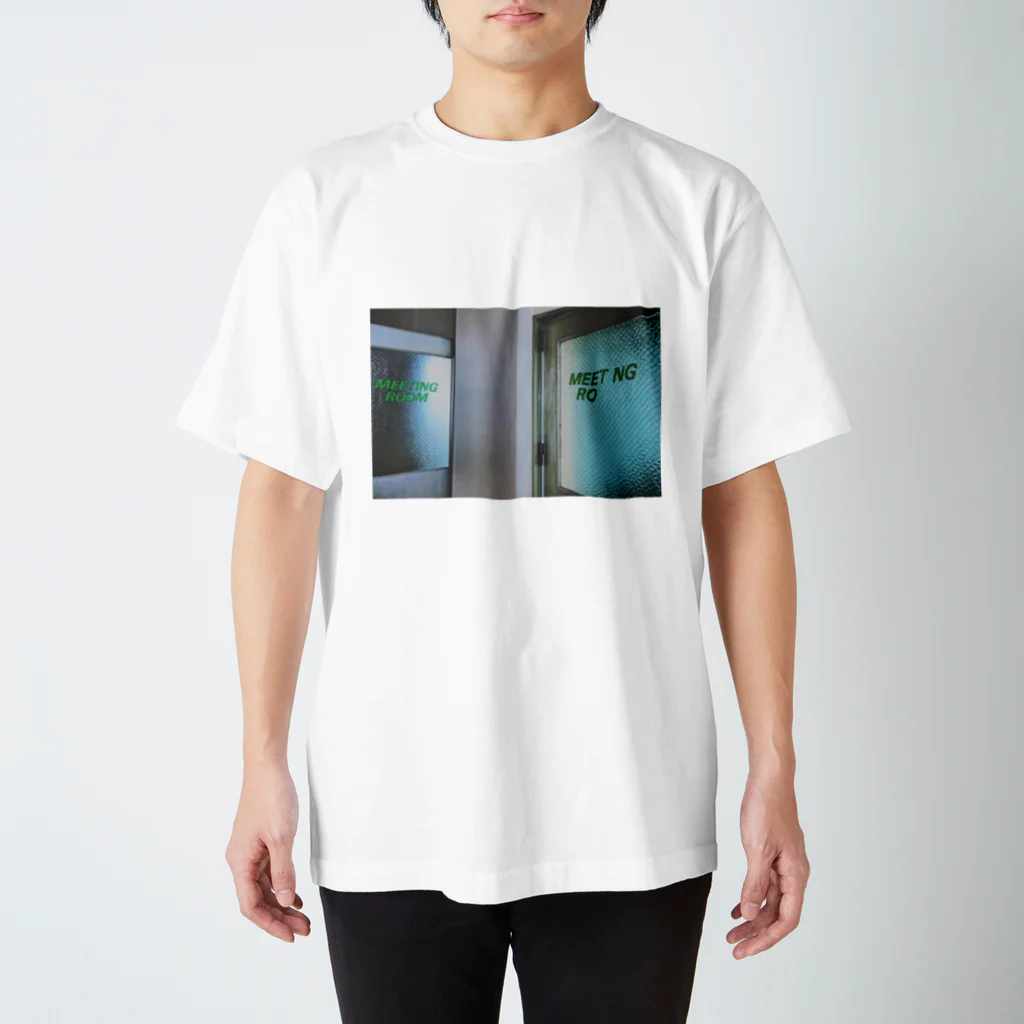 あこがれのMEETING ROOM Regular Fit T-Shirt