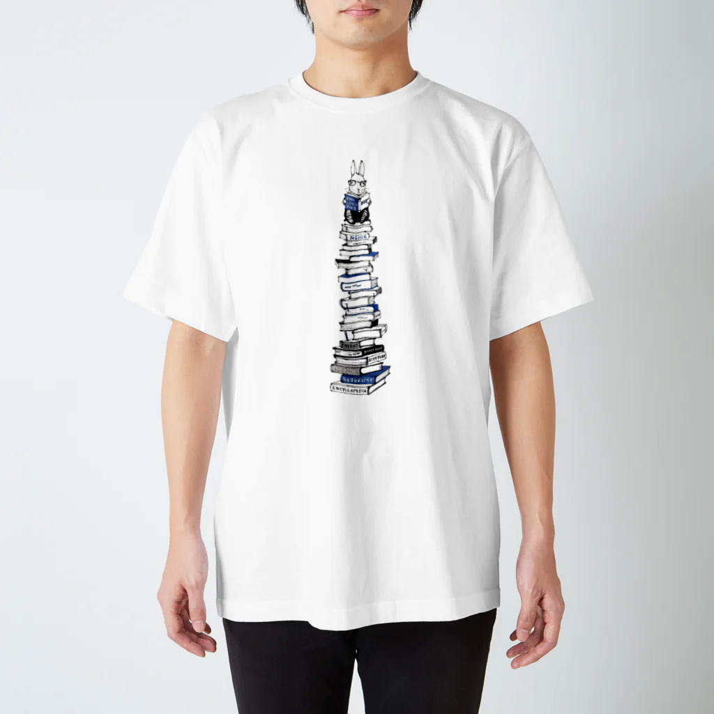 稲葉朋子 イラストレーターのReading Rabbit フロントのみ Regular Fit T-Shirt