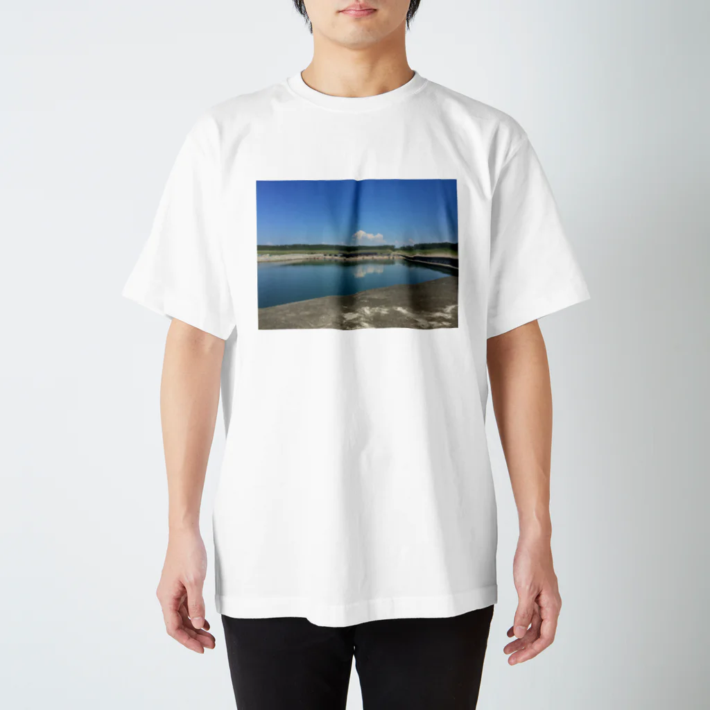 nkrailsの夏の漁港 スタンダードTシャツ