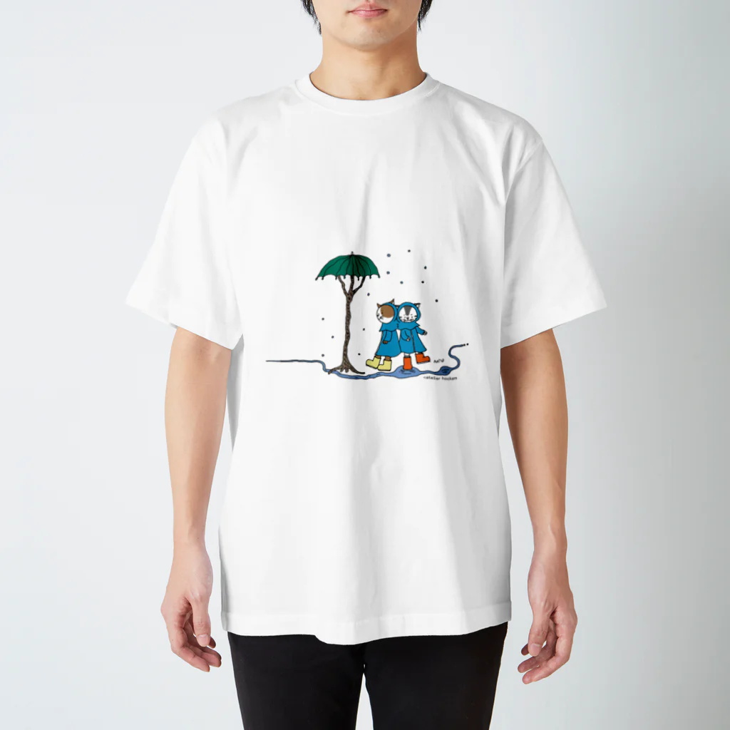 ほっかむねこ屋（アトリエほっかむ）の雨と双子 Regular Fit T-Shirt