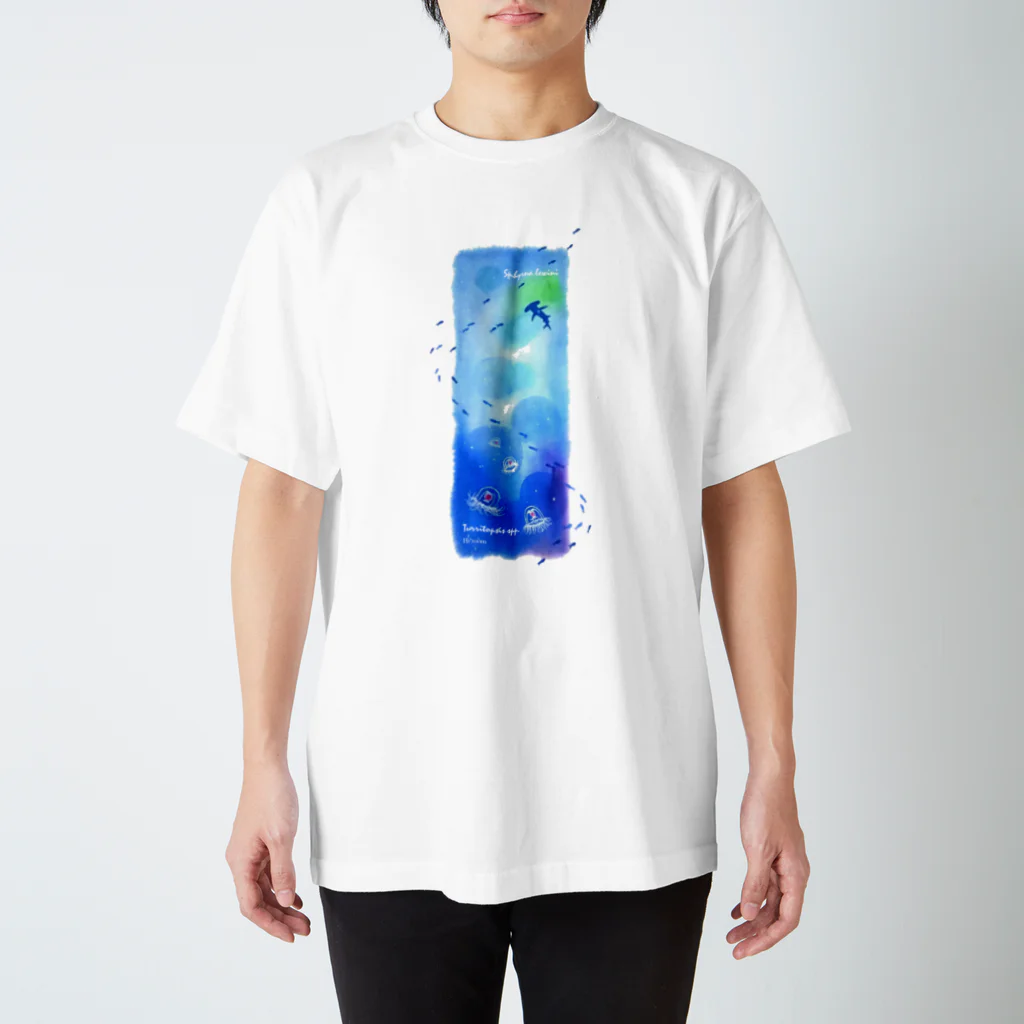 Hi*roomのベニクラゲとシュモクザメの四角い海 スタンダードTシャツ