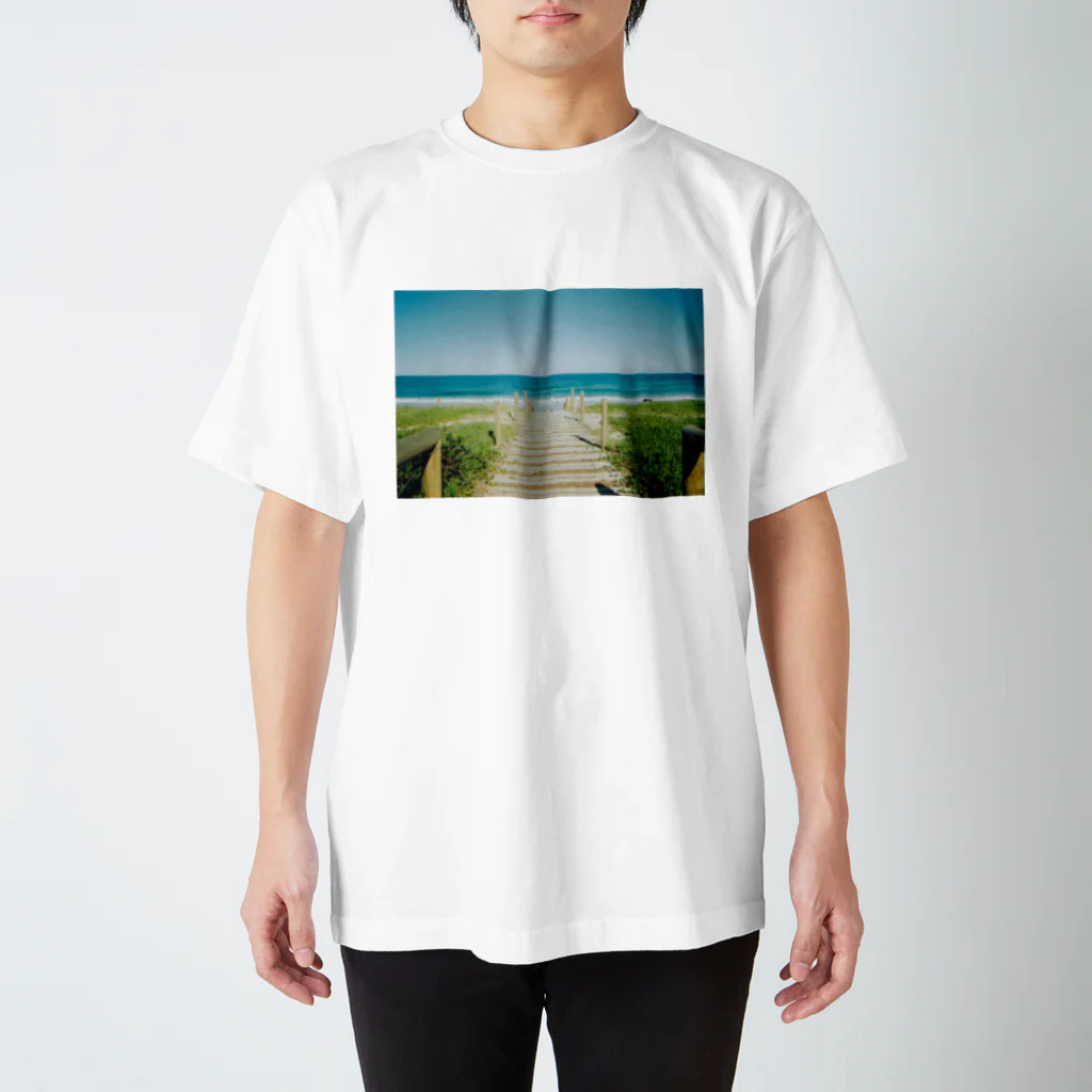 たまこの部屋の海へと続く道 Regular Fit T-Shirt