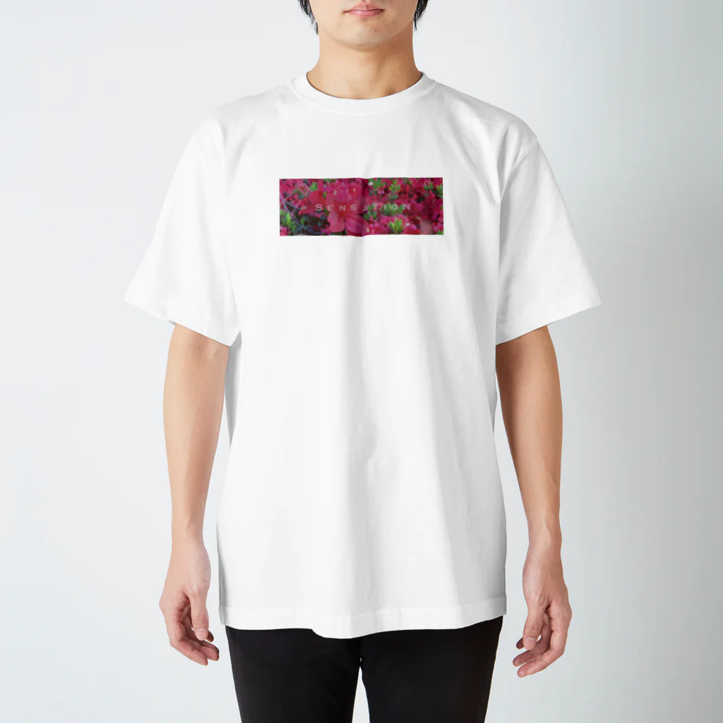 まれのSensationなツツジ Regular Fit T-Shirt