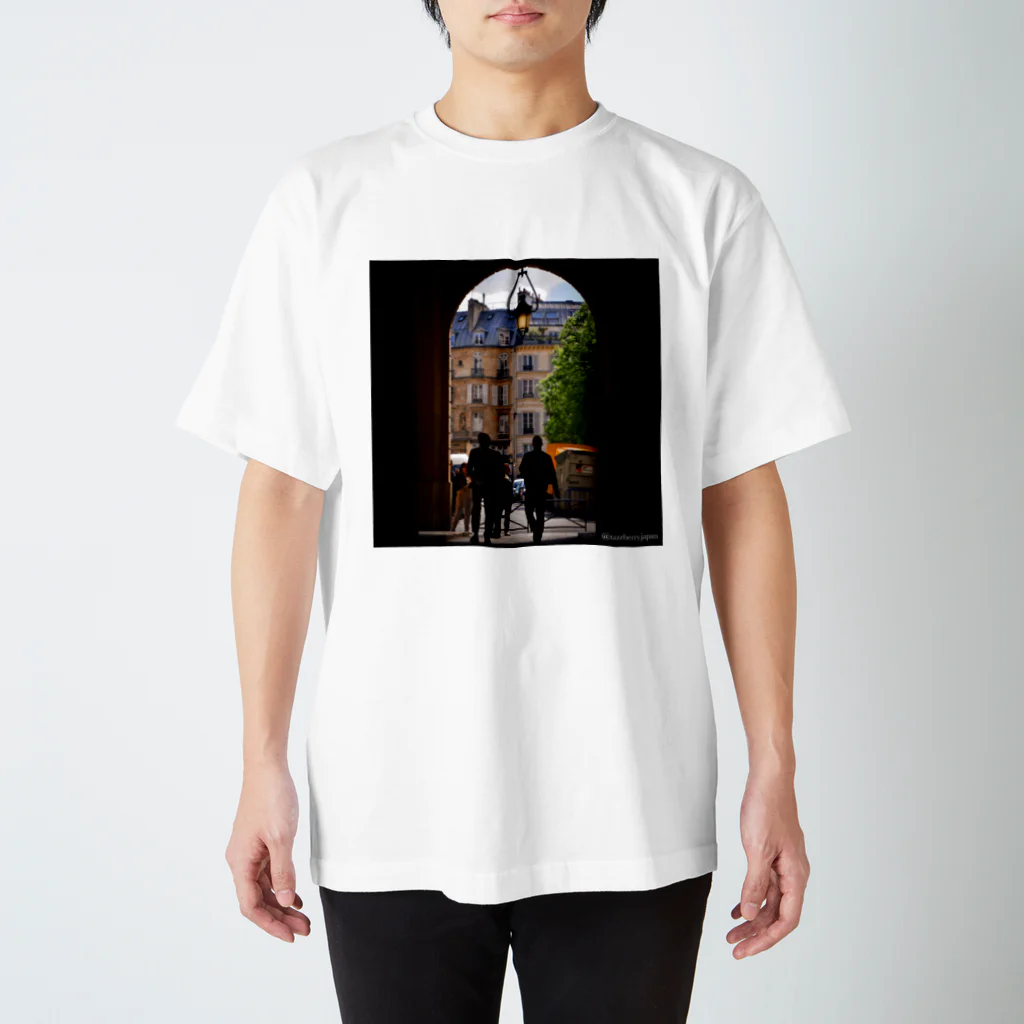 tazzberry.japanのパリの街角シリーズ Regular Fit T-Shirt