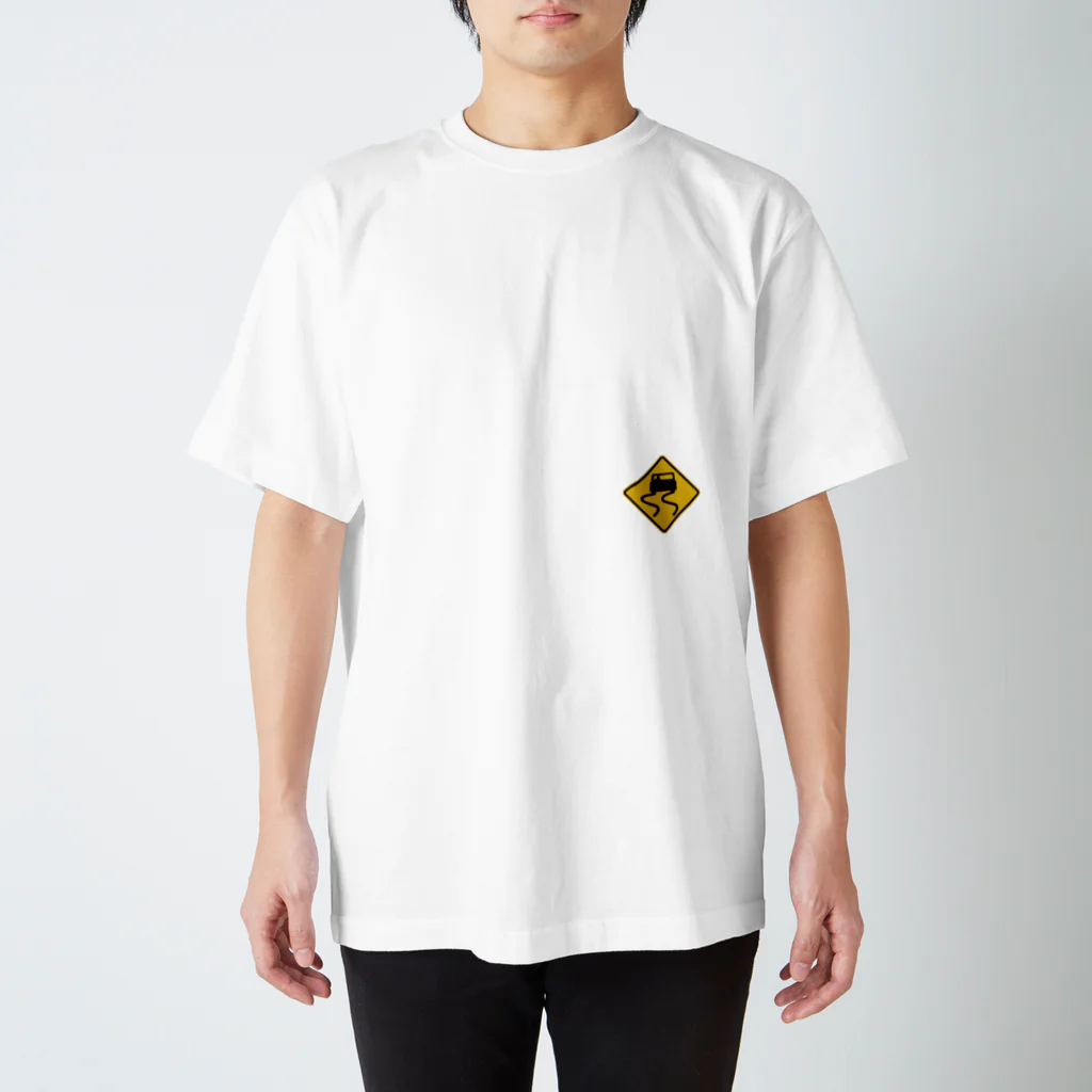 Road Sign Shopのスリップ注意 Regular Fit T-Shirt