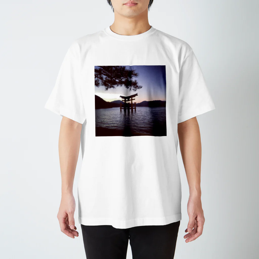 store.ichigohimeのMiyajima's sunset Regular Fit T-Shirt