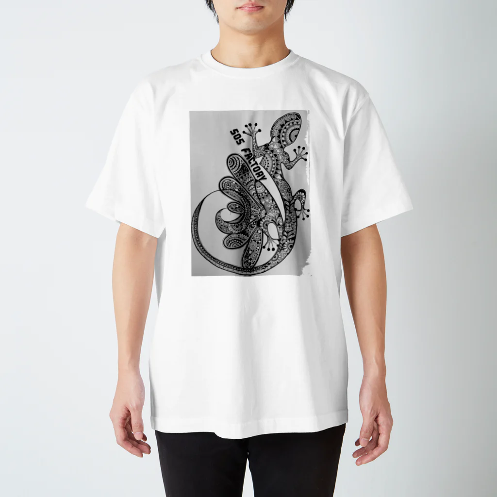 松岡陽子の幸運を呼ぶトカゲ Regular Fit T-Shirt