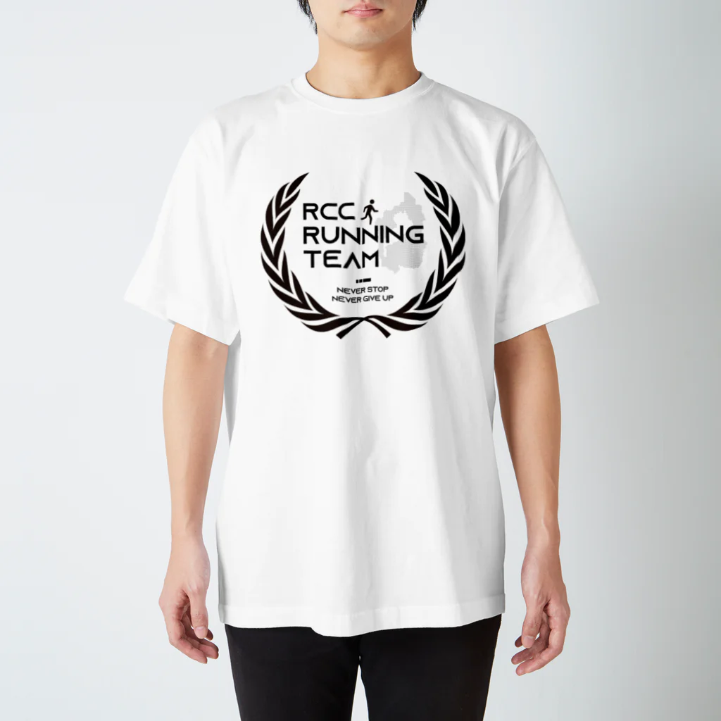 ロゴ3種類のA Regular Fit T-Shirt