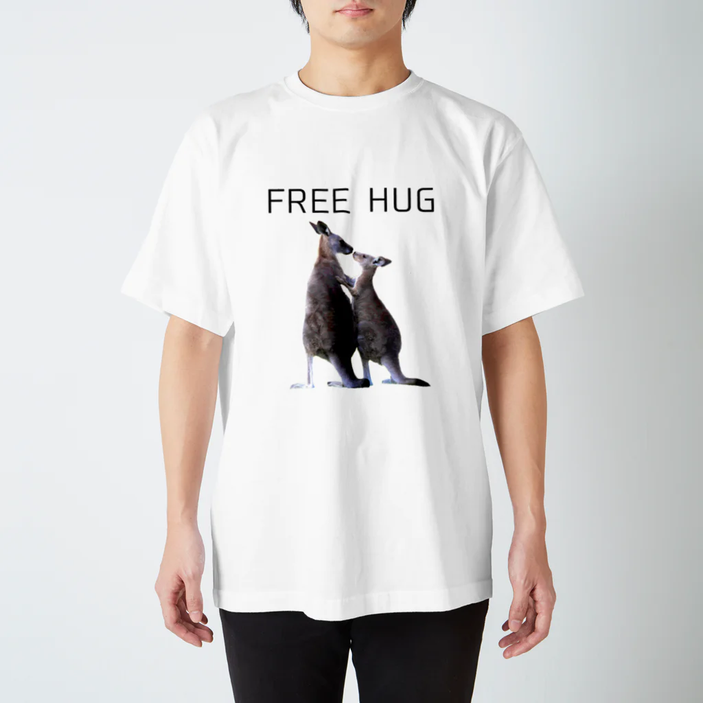 chichi1123のFree Hug カンガルー Regular Fit T-Shirt