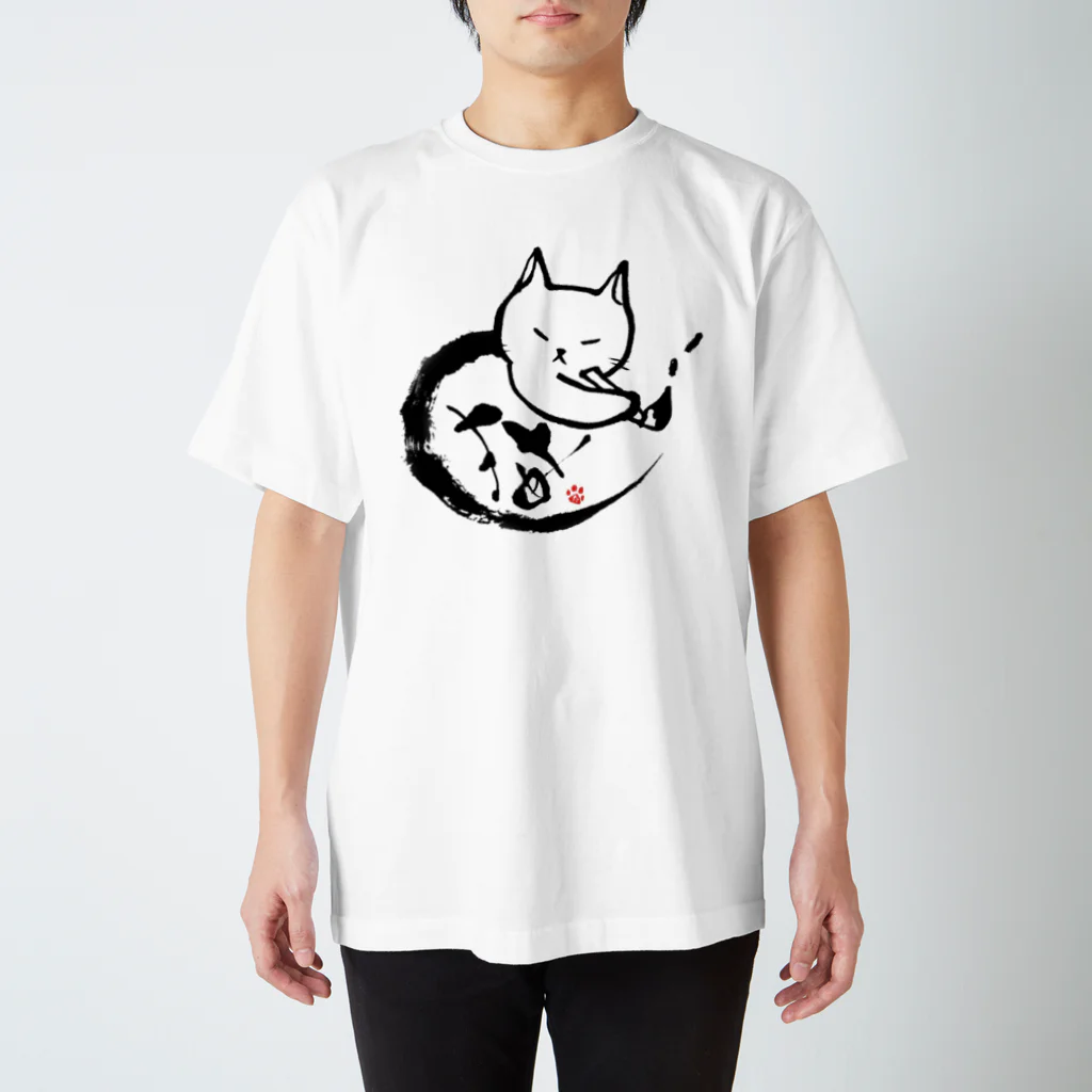 たろくろの猫が書道をする猫書 02 Regular Fit T-Shirt