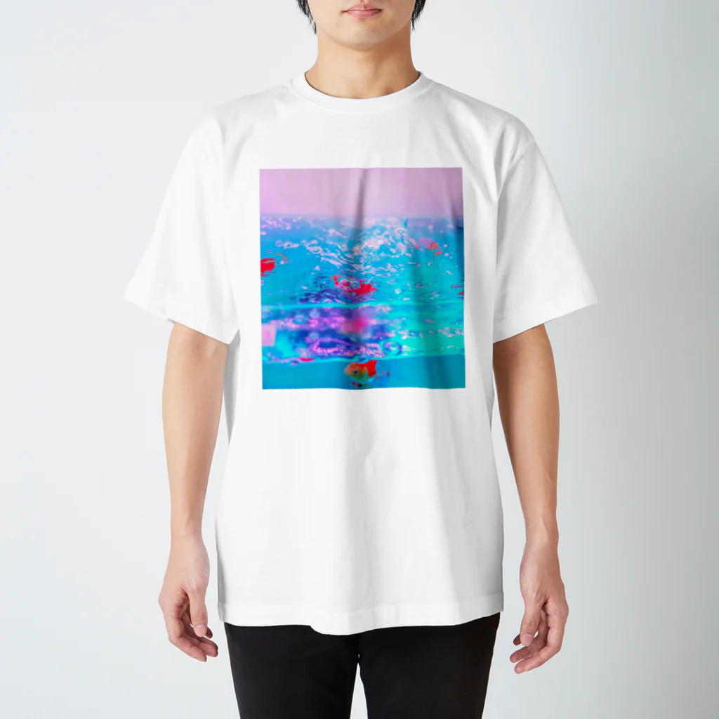 NEON LIGHT STARSの胸に金魚鉢を抱える スタンダードTシャツ