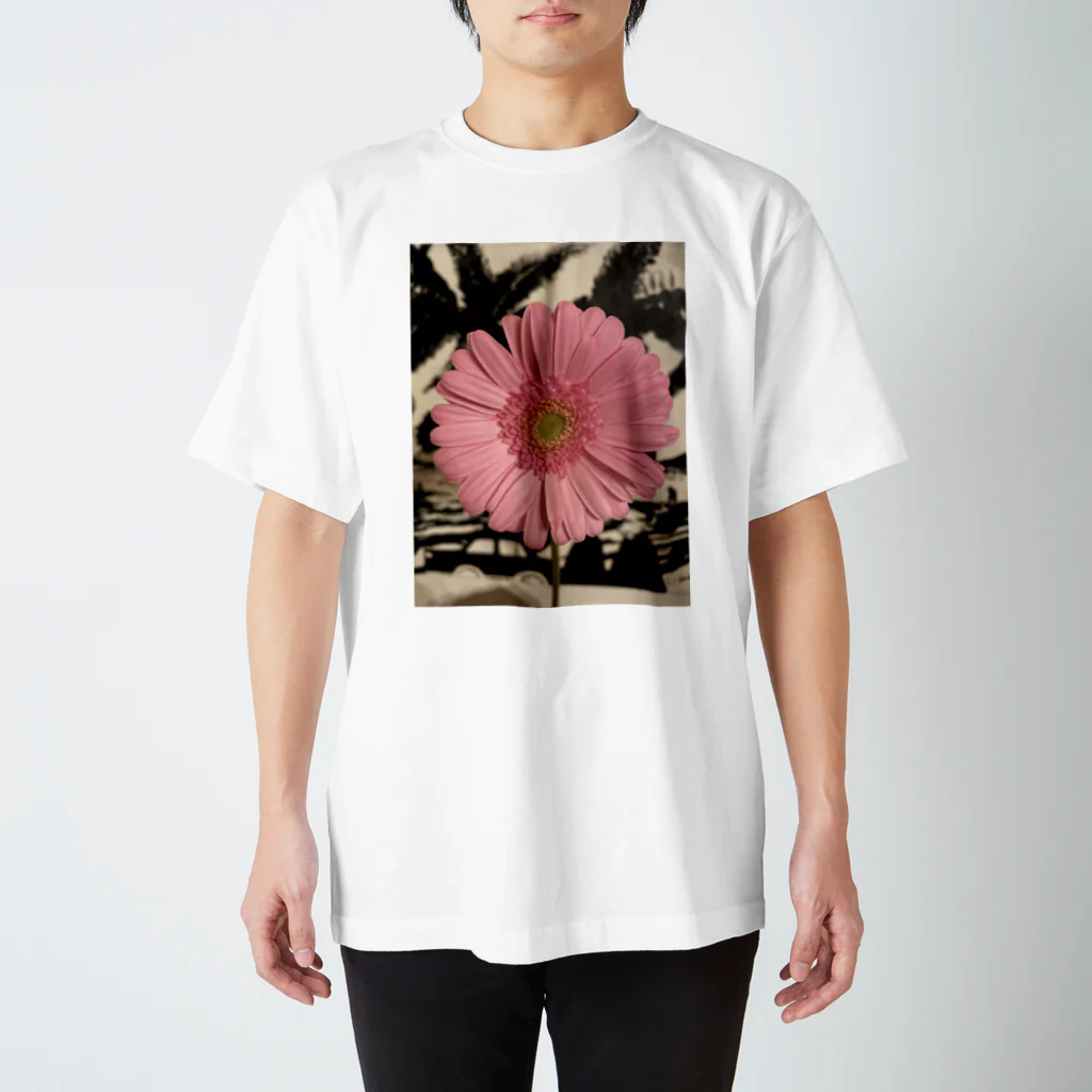 Foodieのピンク　ガーベラ Regular Fit T-Shirt