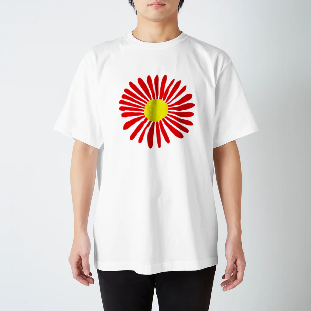  むきむき   地球生活のおおきい花（唐辛子色） Regular Fit T-Shirt