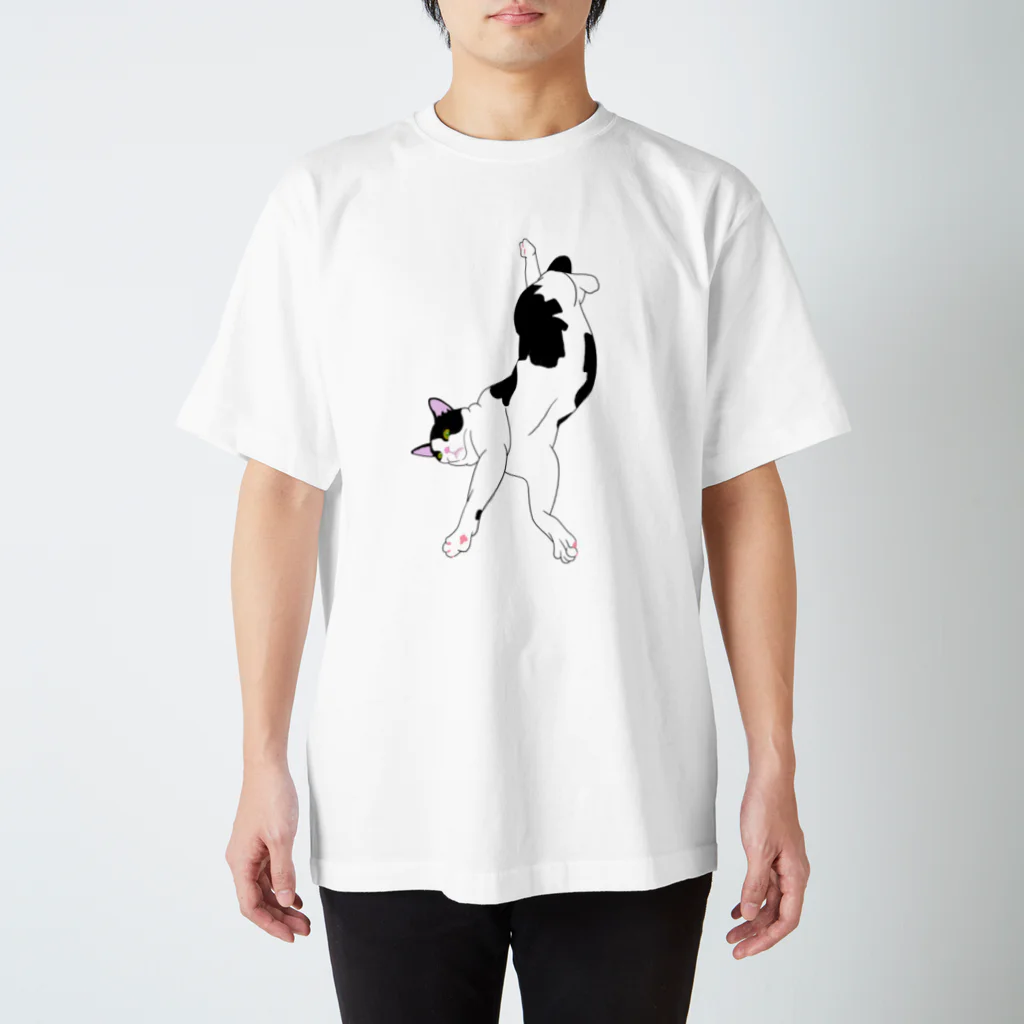 Yuki_Tshirtの寝返りしている猫のイラスト スタンダードTシャツ