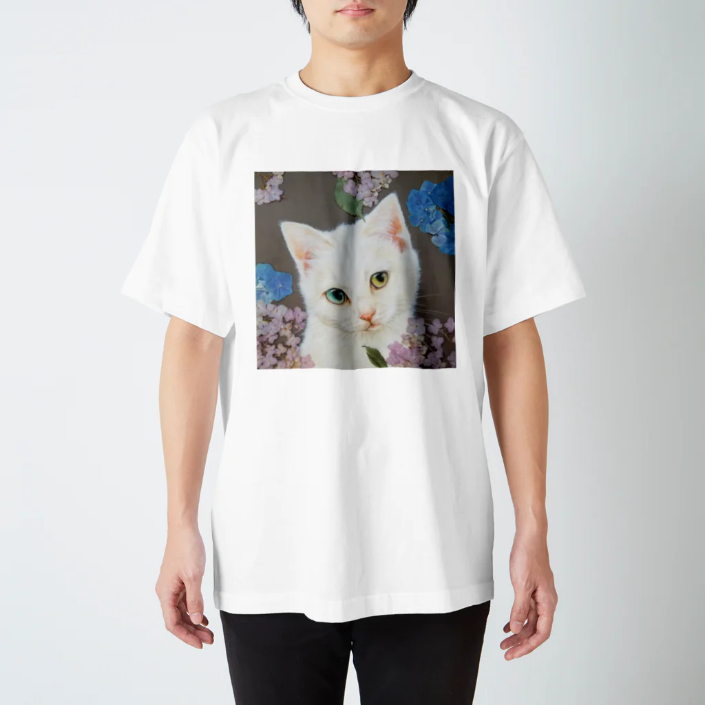 おちょぴの紫陽花としろねこ Regular Fit T-Shirt