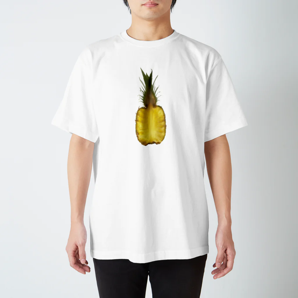 ShotaMiyakeの果物の断面図シリーズの写真(パイナップル) スタンダードTシャツ