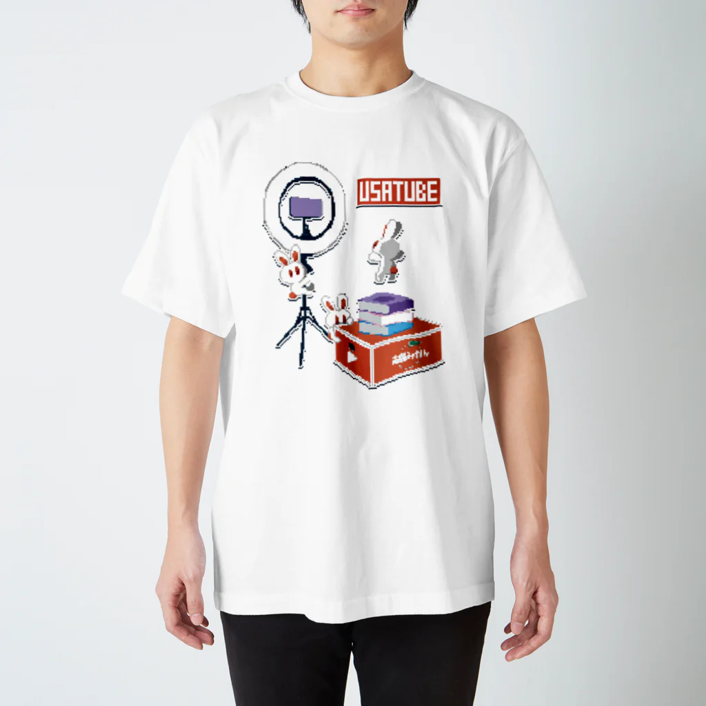 She is ...のSNS vs おうち時間【USATUBE】 Regular Fit T-Shirt